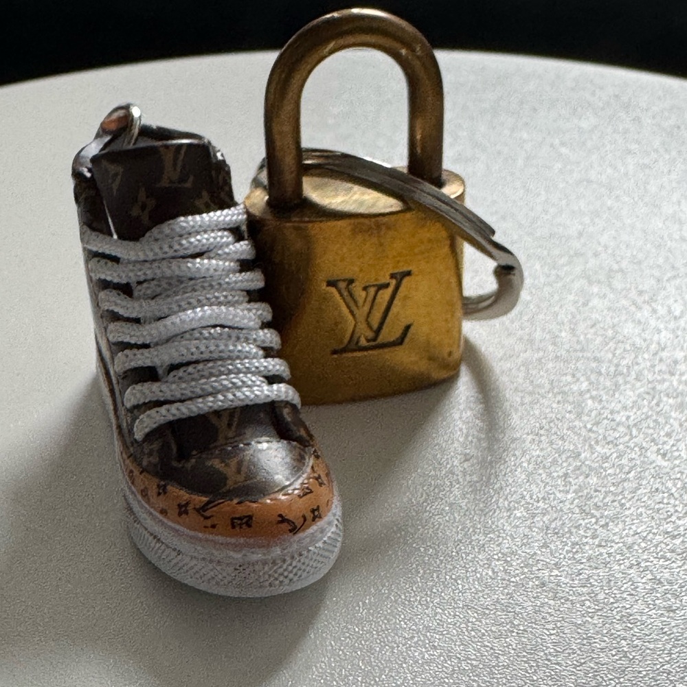 Louis Vuitton Gold Lock #331 with fashion Brown and White Sneaker Keychain